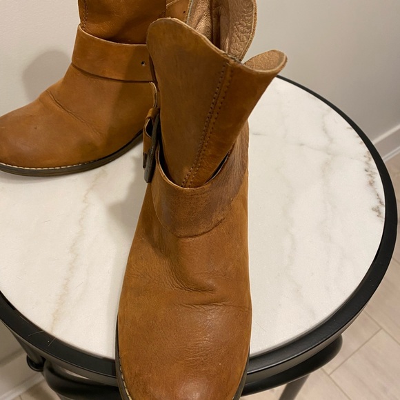 Like new Steve Madden booties - Picture 3 of 3
